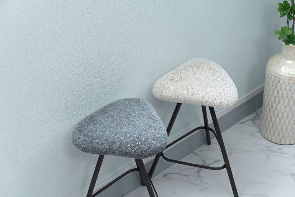 東谷 ROOM ESSENCE Triangle Stool トライアングルスツール グレー PC-14GY メーカー直送 同梱不可 カード決済のみ対応 沖縄・北海道・離島お届け並びに時間指定不可 [2]