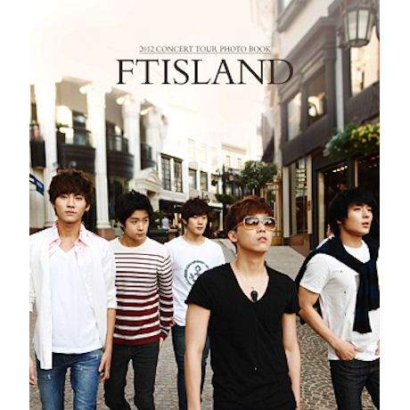 【中古】FTIsland - 2012 Concert Tour 写真集 (韓国盤)[写真集]