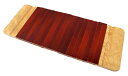 ポケットラトル(コキリコ)は、薄い板が底面で 繋ぎ合わされており、両端を持ち板と板を打 ち合わせることで音を奏でる楽器です。 サイズ : 約250×100×23(mm) 本体重量 : 約370g 材質 :木製