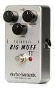 electro-harmonix社は、ヴィンテージ electro-harmonix の DNA とトーンにあふれた V1 と呼ばれるオリジナル Big Muff Pi を Nano シリーズで忠実に復刻しました。Triangle Big Muff の名を授かったのは、Volume、Sustain、Tone のコントロールのレイアウトによるもので、それが全ての始まりでした。新しい Triangle Big Muff はオリジナルの1969年の回路を忠実に復刻し、ペダルボードに導入しやすいサイズのダイキャストシャーシに収めました。 Triangle Big Muff Pi はエフェクトのステータスがわかる LED、トゥルーバイパススイッチング方式、そして外部9Vアダプターからの電力供給など、現代的な仕様を搭載しています。 Specs ・1969年製のV1と呼ばれるオリジナル Big Muff Pi の忠実なリイシュー ・オリジナルを彷彿とさせるカラーリング＆グラフィック ・エフェクトのステータスを表示する LED を搭載 ・バイパスモード時の音質を最大限考慮したトゥルーバイパス仕様を採用 ・ペダルボードへの組み込みに最適な丈夫でコンパクトなダイキャストシャーシ ・電源： 9Vバッテリー(006P) or 9VDC センターマイナスアダプター JP9.6DC-200（別売）