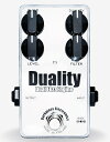 「Darkglass Electronics」より新しいベース用ファズペダル”Duality Fuzz”の登場です！ 内部に独立した2つのファズ回路を搭載し、かなり音程感がしっかりした、クラシカルなファズとモダンなファズを作ることが可能です。 Blendノブにより、エフェクトとクリーンをミックスすることと3つのサウンドを組み合わせたサウンドを作ることが可能です。 Level：オーバードライブの音量をコントロール Blend：クリーンとファズのミックスの割合をコントロール Filter：使いやすいローパスフィルターで、高周波倍音成分をカットすることが可能/ファズサウンドのプレゼンスやエッジを調整可能 Duality：内蔵の2回路ファズ回路の選択やMIXをコントロール 電源：DC9V仕様（電池は使用出来ません）※センターマイナスのパワーサプライをご利用下さい