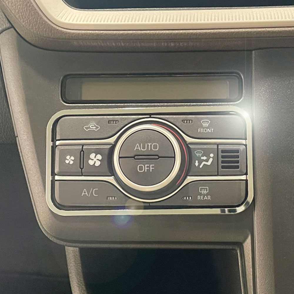 商品情報商品情報商品情報車種 2025年8月〜MOVE5BA-LA85OS商品情報 オートエアコントリムクローム調（表面はクローム調側面ブラック）素材：ABS樹脂カラー：クローム調入数：1PCSダイハツDAIHATSU MOVE ムーブ2025年8月〜 5BA-LA85OS専用 オートエアコントリムクローム調1PCS（表面はクローム調側面ブラック カー用品 カーアクセサリー インテリアパネル 5