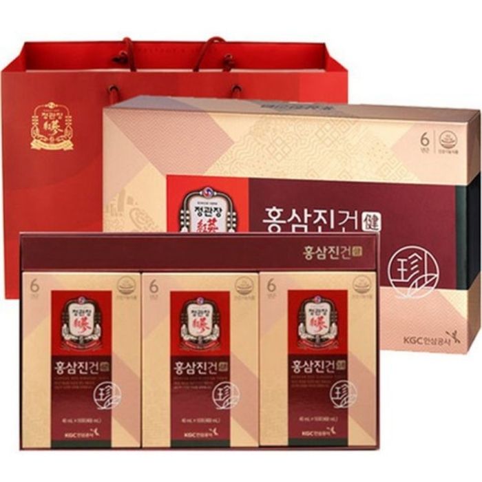 KOREAN RED GINSENG TONIC 6年根紅参を丹念に煎じた製品であなたの健康な一日を応援します。 6年根紅参濃縮液を主原料としてシャクヤク、トウキなどの6種類の植物性原料(副原料)を科学的に組み合わせた健康機能食品です。 機能性が認められた健康機能食品:免疫力増進、疲労改善、血小板凝集抑制による血液の流れ、記憶力改善、抗酸化に役立つ健康機能食品です。 最適な土壌と気候条件で栽培した6年根紅参を丹念に煎じた紅参製品です。 厳選された副原料:シャクヤク、トウキ、スクジファン、キバナオギ、甘草、真皮とともにナツメ、クコの実、濃縮液(副原料)など厳格な品質管理を通過した原料のみを使用して作った紅参製品です。 こんな方が召し上がるといいですよ！ 疲労感で集中健康管理が必要な方! 濃い紅参の気運を感じたい方! 頻繁な夜勤、ストレス、疲労などで疲れている会社員! 免延力が落ちて強化させたい方! 両親や知人に気軽にプレゼントをしようとする方! 疲れやすく健康管理が必要な方! 家族全員の健康増進及び体力維持に助けが必要な方! 【商品情報】 商品名 : 正官庄 6年根 高麗人参 紅参真乾 製品タイプ : 紅参製品(健康機能食品) 包装単位別容量·数量 : 1200ml(40ml*30個) 【摂取量及び摂取方法】 1 日 1 回 1 包(40ml)を摂取してください。 開封後は変質することがありますので、すぐに摂取してください。 【摂取時の注意事項】 特異体質及びアレルギー体質の場合、成分を確認してから摂取してください。 植物成分などで沈殿物ができる場合がありますが、製品の品質や機能に異常はありませんので、よく振ってお召し上がりください。 医薬品(糖尿病治療剤、血液抗凝固剤)を服用する際は、摂取に注意してください。 この製品は牛乳、大豆、小麦を使用した製品などの製造施設で製造しています。 特異体質、特定疾患のある方は事前にチェックしてください。 過剰摂取時に問題が発生することがあります。 【保存方法】 直射日光を避けて涼しい場所に保管してください。 注意事項 ・当店でご購入された商品は、原則として、「個人輸入」としての取り扱いになり、全て韓国からお客様のもとへ直送されます。 ・個人輸入される商品は、全てご注文者自身の「個人使用・個人消費」が前提となりますので、ご注文された商品を第三者へ譲渡・転売することは法律で禁止されております。 ・通関時に関税・輸入消費税が課税される可能性があります。課税額はご注文時には確定しておらず、通関時に確定しますので、商品の受け取り時に着払いでお支払いください。 詳細はこちらご確認下さい。 ＊色がある場合、モニターの発色の具合によって実際のものと色が異なる場合がある。