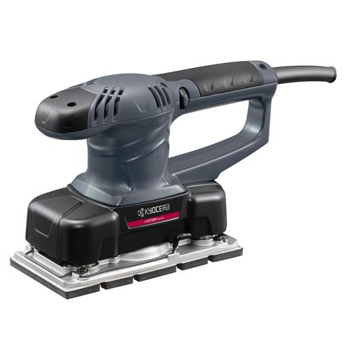 ≫ 商品詳細 ≪●メーカー…京セラ●型番…AS815M●電源…AC100V,220W●回転数…11500rpm●ペーパーサイズ…クランプ式：93×228mm、マジック式：94×186mm●本体サイズ…248×93×160(H)mm●コード長…2.5m●重量…1.7kg●付属品…木工用ペーパー(#100)、マジック式木工用ペーパー穴あき(#100)×各1枚、集じんノズル●替カーボンブラシ…EA813RA-13●二重絶縁、集じん機能付●クランプ式、マジック式いずれのペーパーも使用可能●マイクロスティックパッド採用●剛性の高いアルミダイカストベースで安定した作業が可能●木工ペーパーをしっかり挟むクランプ※画像は代表イメージです。