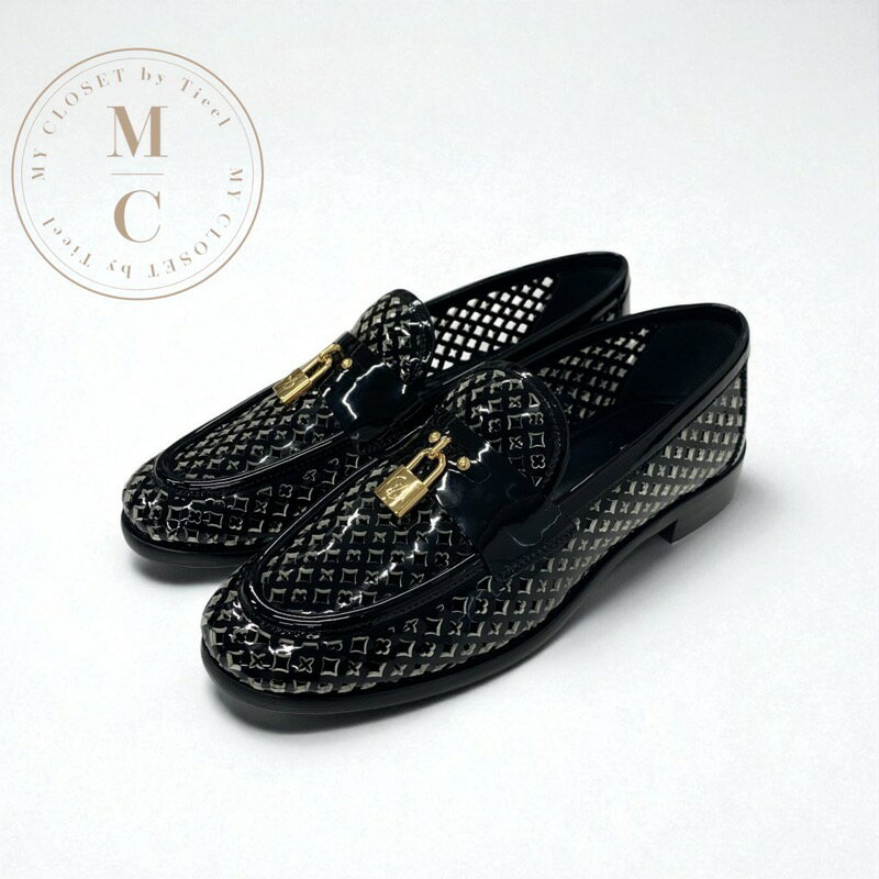 ルイヴィトン LOUIS VUITTON チェスライン モノグラム ローファー 革靴 靴 シューズ パテント ブラック 黒 ゴールド ロゴ パドロック フラットシューズ