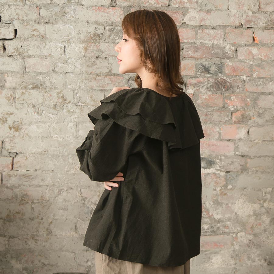 【完売御礼】 トップス ブラウス 丸襟 セーラー ミディアム丈 長袖 クラシック リネン 麻 ヘンプ コットン 綿 天然素材 オリーブ 緑 シンプル 無地のサムネイル