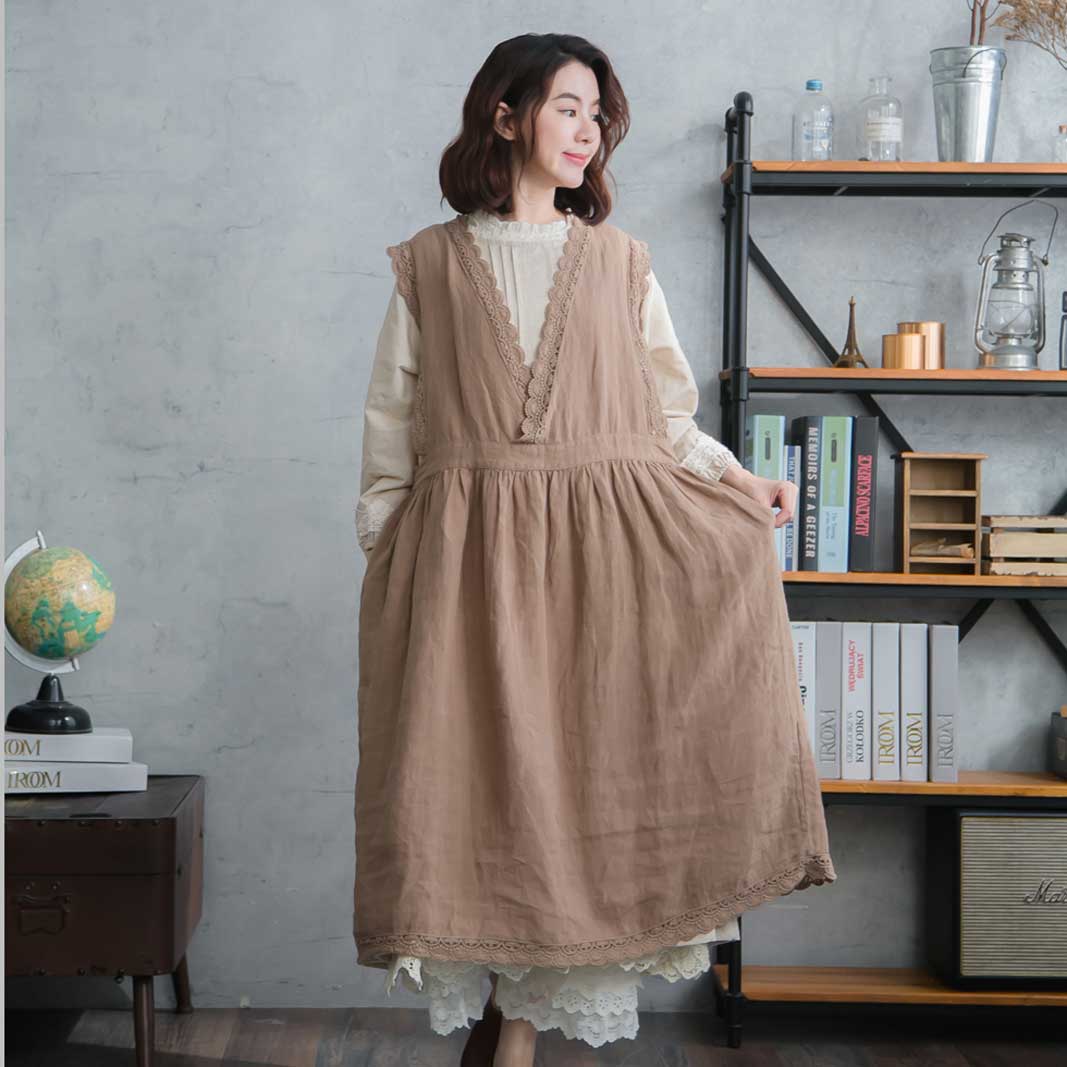 【完売御礼】 ワンピース ロングワンピース 【全3色【 ベージュ ベイジ 肌色 】 ノースリーブ タンクトップ 胸元 刺繍レース 見せ 重ね着 リネン100% 麻100% ヘンプ100% 天然素材 裾 見せ ペチコート 秋服 秋物 秋用 秋冬 冬服 冬物 冬用のサムネイル