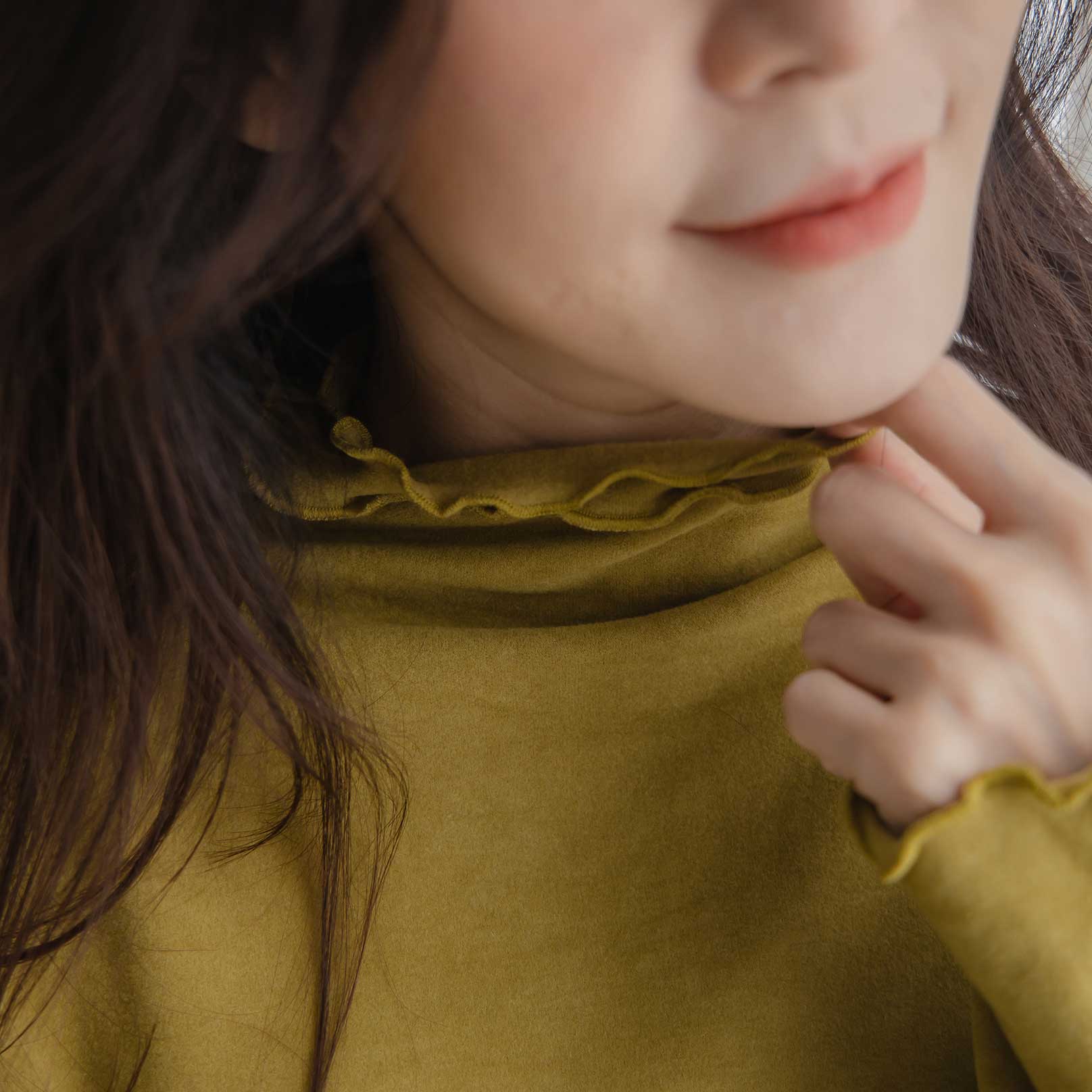 深呼吸するような森の色が、装いに知性と心に安らぎを運んでくる。【 全9色 】上代 ¥4,880 (税込)