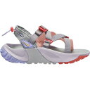 商品詳細 ブランド NIKE（ナイキ） 商品名・品番 WMNES NIKE ONEONTA SANDAL DJ6601-003 素材アッパー：合成繊維アウトソール：ゴム底 ■商品コメント■ ワイルドな気分をアピール。信頼できるシューズで荒野を散策。 ナイキ オネオンタ ネクスト ネイチャー サンダルは、トレイルでも川でも、コースを快適に踏破できるデザインです。 土地からインスピレーションを得たスタイル。オレゴン州ポートランドの郊外、コロンビア川にほど近い雄大なオネオンタの滝にちなんで名付けられた一足です。 さらに、ストラップには「Nike Trail」のロゴを配置。どこへ行ってもブランドへの情熱をアピールできます。