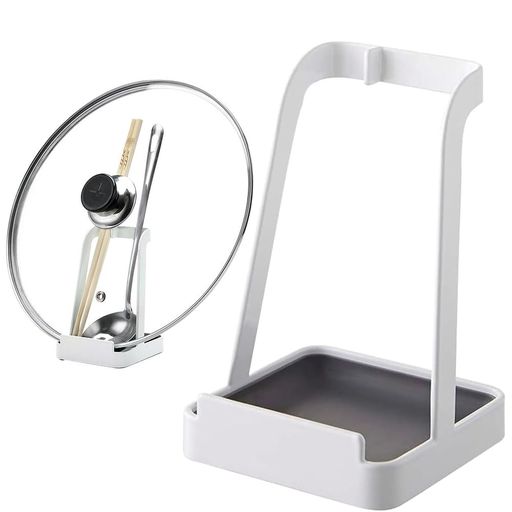 多機能収納: この鍋蓋ホルダーは、スプーン、蓋、フライ、まな板などのキッチン器具が収納できるだけでなく、レシピ、スマートフォンなども収納でき、料理を作るときもっと便利で楽になります。 抜群な安定性: 鍋の蓋スタンドはスチールで作り、安定感抜群で長く使えます。スタンド前の仕切りも大型の鍋蓋と重いまな板に安定した脚を提供しています。 清潔簡単: トレーが簡単に取り外せて、水で手洗いや食洗機もOKです。繰り返し清潔に使えます。早く乾燥できてサラサラ衛生的です。 組み立て簡単・しっかり固定: 工具不要で簡単に組み立て可能。ネジなどを使わずしっかり固定できる構造で、グラつきにくく安心して使えます。 シンプルでモダンなデザイン: ホワイトの洗練されたデザインは、和風・洋風どちらのキッチンにもマッチします。 水切りトレー付き: 底部に水切りトレーが付いているため、調理中に出る水分をしっかりキャッチし、キッチンを清潔に保ちます。