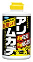 ○家のまわりにまくだけで不快な虫を殺虫＆侵入防止でき、イヤなニオイも残しません。○〈殺虫粉〉を、シリコーンオイルで特殊コーティング。雨に強く効きめ長持ち。○除虫菊由来の天然殺虫成分〈ピレトリン〉配合。○2通りのまき方が選べる、業界初のダブルキャップ採用。フマキラー アリ・ムカデ粉剤 1kg特殊コーティングで雨に強く効果が持続し、家の周りにまくだけでイヤな害虫を寄せ付けない不快害虫忌避剤です。除虫菊から取った天然殺虫成分「ピレトリン」を配合。アリなどの不快害虫に直接散布して駆除することもできます。舞い散りが少なく、イヤなニオイもしにくくなっています。アルゼンチンアリにも効果を発揮します。 有効成分等ピレトリン、カルバリル、ピペロニルブトキサイド、シリコーンオイル、鉱物質、その他1成分 使用方法【使用量の目安】1平方メートルあたり10-15押し(細口の場合、軽く1押しで5-10g出ます)●アリなどの不快害虫に直接散布するか、よく見かけるところへ均一に散布してください。●屋内に侵入してくるムカデなどには、東屋の外壁や基礎コンクリートにそってその周辺に帯状3-5cm幅で盛り上がるように散布してください。●花壇や鉢に侵入するアリなどにはその周辺に帯状に散布してください。●アリの通路や巣の周辺に帯状にまくと効果的です。 適用害虫ムカデ、クロアリ、アカアリ、アルゼンチンアリ、シロアリ、ダンゴムシ、ワラジムシ、ヤスデ、ゲジ、クモ、ケムシ、カメムシ、シバンムシ、アリガタバチ 使用上の注意●定められた使用方法・使用量を必ず守り、使いすぎないようにする。間違った使い方をすると効力不足や身体に異常を感じるおそれがある。●アレルギー症状やカブレなどを起こしやすい体質の人、喘息の症状のある人、病人、妊婦、乳幼児等がいる場所では使用しない。●環境を汚染しないために乱用は避ける。また、井戸、地下水等の水質を汚染するおそれのある場所、蜜蜂、蚕、魚や水産動物等に被害を及ぼすおそれのある場所では使用しない。●飲食物、食器、おもちゃ、観賞魚などのペット類、飼料、野菜などに薬剤がかからないよう注意する。●散布する時はなるべく体の露出部を少なくして、風向きに注意し、吸い込んだり、身体にかからないようにする。●皮膚についた場合は、直ちに石けんでよく洗う。●眼に入った場合は、こすらず直ちに水でよく洗い流す。●身体に異常を感じた場合や誤って薬剤を飲み込んだ場合は、直ちに本剤の製品名と成分名を医師に告げて、診療を受ける。●薬剤の散布中は喫煙、飲食等はしない。●散布場所に小児やペットが近寄らないよう注意する。●薬剤が自動車、壁などの塗装面にかからないよう注意する。●強い雨の場合は、薬剤が流れて効果がなくなることがあるので、改めて散布する。●残った薬剤を他の容器に入れ替えない。 保管および廃棄上の注意■保管上の注意・使用後は広口と細口の両方のキャップを閉めて、飲食物、食器などと区別し、小児の手の届かない湿気の少ない涼しい場所に保管する。■廃棄上の注意・使用済の空容器は、プラスチックゴミとして捨てる。原産国：インドネシア お問い合わせ先フマキラー株式会社 お客様相談室TEL：0077-788-555、03-3255-6400販売_製造元： フマキラーブランド：JAN：49024244326951cs：12広告文責：アットライフ株式会社TEL 050-3196-1510※商品パッケージは変更の場合あり。メーカー欠品または完売の際、キャンセルをお願いすることがあります。ご了承ください。