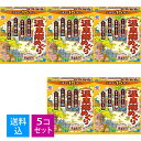 商品名：アース製薬 温泉郷めぐり 15包入 薬用入浴剤内容量：15包入JANコード：4901080308917発売元、製造元、輸入元又は販売元：アース製薬株式会社原産国：中華人民共和国区分：医薬部外品商品番号：101-r001-4901080308917商品説明薬用入浴剤 温泉郷めぐり 30g×15包入各地の温泉気分を楽しめる、アソートタイプ。群馬、長野、栃木の有名温泉郷を参考に選んで作り上げた、湯めぐり気分を楽しめる4種類のアソートパックです。●四季折々の温泉郷の雰囲気と湯けむり温泉気分がご家庭のお風呂で味わえます。●有効成分が温浴効果を高めて血行を促進し、身体を芯から温めます。・栃木塩原の湯：澄みきった高原の花の香り／乳藤色(にごり)・群馬水上の湯：気分穏やか森林の香り／乳白色(にごり)・長野秋山郷の湯：風薫る渓谷の香り／青色(透明)・長野奥蓼科の湯：木漏れ日に咲く素朴な花々の香り／緑色(透明)【セット内容】栃木塩原の湯 30g×3包・群馬水上の湯 30g×4包・長野秋山郷の湯 30g×4包・長野奥蓼科の湯 30g×4包【効果・効能】疲労回復、あせも、しっしん、にきび、ひび、あかぎれ、しもやけ、荒れ性、うちみ、くじき、肩のこり、神経痛、リウマチ、腰痛、冷え症、痔、産前産後の冷え症【成分】★栃木塩原の湯・有効成分：乾燥硫酸Na、炭酸水素Na・その他の成分：グリシン、POE(300)POP(55)、無水ケイ酸、酸化Ti、ベントナイト、ステアロイルグルタミン酸Na、無水ピロリン酸Na、香料、赤106★群馬水上の湯・有効成分：炭酸水素Na、塩化Na・その他の成分：グリシン、POE(300)POP(55)、無水ケイ酸、酸化Ti、ベントナイト、ステアロイルグルタミン酸Na、無水ピロリン酸Na、香料★長野秋山郷の湯・有効成分：乾燥硫酸Na、炭酸水素Na・その他の成分：グリシン、塩化Na、無水ケイ酸、サリチル酸、香料、青1★長野奥蓼科の湯・有効成分：乾燥硫酸Na・その他の成分：グリシン、無水ケイ酸、香料、青1、黄202(1)【使用方法】お風呂のお湯(200L)に本品1包(30g)を入れ、よくかきまぜて入浴してください。注意事項 【注意】・浴槽や洗い場が滑りやすくなりますので十分ご注意ください。・入浴以外の用途には使用しないこと。・皮膚あるいは体質に異常がある場合は、医師に相談の上使用すること。・使用中や使用後、皮膚に発疹、発赤、かゆみ、刺激感などの異常が現れた場合、使用を中止し医師に相談すること。・使用中にじんましん、息苦しさなどの異常が現れた場合、直ちに使用を中止し医師に相談すること。特に、アレルギー体質の人や、薬などで発疹などの過敏症状を経験したことがある人は、十分注意して使用すること。・本品は食べられない。万一大量に飲み込んだときは、水を飲ませるなどの処置を行うこと。・子供の手の届く所に置かないこと。・開封後はすぐに使用すること。・本品は温泉を再現したものではない。・本品には浴槽・風呂釜をいためるイオウは入っておりません。★にごりタイプの入浴剤について・配合成分により、浴槽や洗い場では滑りやすくなるので、十分注意すること。・全自動給湯器、24時間風呂に使用するとフィルターが詰まる可能性があるので、お使いの機種の説明書を確認の上使用すること。・使用後は、風呂釜内部や循環孔のフィルターなどが白く汚れることがあるので、よく水洗いをすること。(風呂釜内部の湯あかなどに白濁成分が一部付き、循環孔から浴槽内へ出ることがある。)・残り湯を長く浴槽に入れておくと底がザラついたり、浴槽のまわりが白くなることがあるが、すすぎ洗いをするときれいになる。★残り湯の利用について・残り湯は洗濯にも使用できるが、すすぎは清水を使用すること。ただし、入浴料の色素で衣類が着色するおそれがあるので、以下の場合は使用しないこと。(柔軟仕上げ剤との併用、つけおき、おろしたての衣類)・残り湯を植物にかけると影響が出る可能性があるので、かけないこと。広告文責：アットライフ株式会社TEL 050-3196-1510※商品パッケージは変更の場合あり。メーカー欠品または完売の際、キャンセルをお願いすることがあります。ご了承ください。