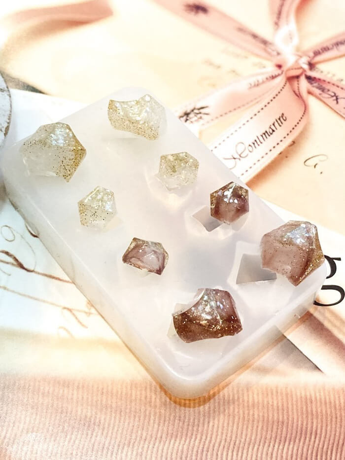 シリコンモールド レジン 鉱石 宝石 石 結晶 アクセサリー パーツ チャーム キーホ...