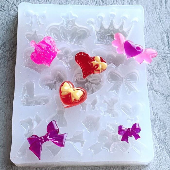 シリコンモールド レジン 王冠 リボン 装飾 アクセサリー パーツ チャーム キーホルダー ヘアアクセサリー エポキシ樹脂 レジン モールド 型 ハンドメイド クラフト用 型枠