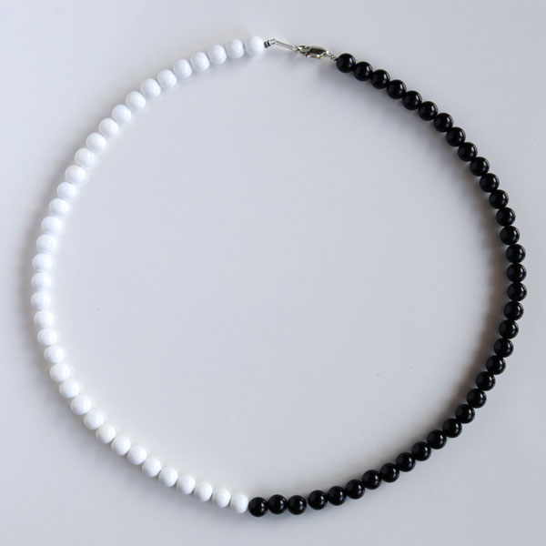 ネックレス メンズ ホワイトブラック ハーフデザイン オニキス 6mm シンプルデザイン メンズネックレス 天然石 ブラック ホワイト メンズ ネックレス おし...