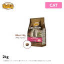 商品名エイジングケア チキン シニア猫用内容量2kgカロリー380kcal/100g商品詳細愛らしく、大切な家族の一員である愛猫は本来肉食です。ニュートロ? ワイルド レシピ? は、肉食の猫が野生の頃から食べている食事に着目し、愛猫が本能的に求める高タンパクで穀物を使わない食事を、チキン（肉）をはじめとする高品質な厳選自然素材で作りました。肉食である愛猫が本能的に求める食事高タンパク肉食である愛猫のために、高品質なチキン（肉）を第一主原料に使用し、高タンパク（42％以上）を実現。猫の健康な筋肉の維持をサポート。穀物フリー（穀物不使用）肉食である愛猫のために、穀物不使用。小麦やトウモロコシ、米などの穀物を原材料として使用せず、消化性に優れた高品質なエンドウマメやポテトなどを使用することにより、穀物が苦手な愛猫の健康維持と消化吸収の健康維持に配慮。チキン（肉）をふんだんに使用第一主原料（最も多く使用している原料）に高品質なチキン（肉）を使用（ミート ファースト?）。肉食の愛猫のために抜群のおいしさを実現。厳選自然素材を使用肉食の猫が野生の頃から食べている高タンパクで穀物を使用しない食事を、最新の栄養学と技術をもってチキン（肉）などの厳選自然素材を使用して実現。鶏脂や亜麻仁などに含まれる必須脂肪酸であるオメガ3と6の適切なバランスを参考に設計し、皮膚・被毛の健康維持をサポート。原材料チキン（肉）、チキンミール、エンドウタンパク、エンドウマメ、鶏脂*、ポテトタンパク、ビートパルプ、タピオカ、サーモンミール、フィッシュミール、タンパク加水分解物、アルファルファミール、レンズマメ、亜麻仁、ユッカ抽出物、ビタミン類（A、B1、B2、B6、B12、C、D3、E、コリン、ナイアシン、パントテン酸、ビオチン、葉酸）、ミネラル類（カリウム、クロライド、セレン、ナトリウム、マンガン、ヨウ素、亜鉛、鉄、銅）、アミノ酸類（メチオニン、タウリン）、酸化防止剤（ミックストコフェロール、ローズマリー抽出物、クエン酸）*ミックストコフェロールで保存保証分析値タンパク質 42.0%以上 灰分 10.0%以下脂質 18.0%以上 水分 10.0%以下粗繊維 4.0%以下原産国