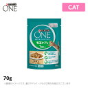 商品名 ピュリナワン ウェット 毛玉ケア用 1歳以上 チキン グレービー仕立て 70g 　　 内容量 70g 　　 商品詳細 ピュリナワンから総合栄養食のウェットフードが登場！ 水分摂取量が自然と増え、猫ちゃんの満足感が高まります。 毛玉ケアと健康な皮膚と美しい被毛の維持にも役立ちます。 安心の合成着色料・香料無添加。 ◎オメガ6脂肪酸が健康な皮膚と美しい被毛を維持 ◎天然の食物繊維で毛玉ケア ◎ビタミンB群などを配合健康な換毛サイクルをサポート 原材料 チキン、小麦たんぱく、ラム、フィッシュ、ビーフ、セルロース、鶏脂、ミネラル類（カルシウム、リン、カリウム、ナトリウム、クロライド、マグネシウム、鉄、銅、マンガン、亜鉛、ヨウ素）、ビタミン類（A、D、E、K、B1、B2、パントテン酸、ナイアシン、B6、葉酸、ビオチン、B12、コリン）、アミノ酸類（タウリン）、増粘多糖類（キサンタンガム）、カラメル色素 ※合成着色料、香料は添加していません 成分値 たんぱく質11.2%以上 脂質2.9%以上 粗繊維1.7%以下 灰分2.5%以下 水分80%以下 カルシウム0.4%以上 リン0.2%以上 オメガ6脂肪酸0.5%以上 ビタミンB23mg/kg以上 ビタミンB63mg/kg以上 　　 原産国 オーストラリア 給与方法 【パウチのみ与える場合】 成猫体重1kgあたり約1袋を目安に1日2回に分けて与えてください。 【ピュリナワンドライフードとの併用】 標準体重(約4kg)の成猫に本品を1日1袋与える場合、ピュリナワンドライフードの給与量を約4分の1減らしてください。 ※給与量は成猫の平均的な栄養要求を基に作られています。 必要な量は猫によって異なります。 適切な体型と体重を維持するために量を調節してください。 ピュリナワンへの切り替え方法 ピュリナワンへ完全に切り替えるまで、7〜10日にかけて現在与えている食事の量を少しずつ減らしてピュリナワンの量を少しずつ増やしてください。 徐々に切り替えることで、お腹への負担を軽減します。 代謝エネルギー 約87kcal/100g 　　