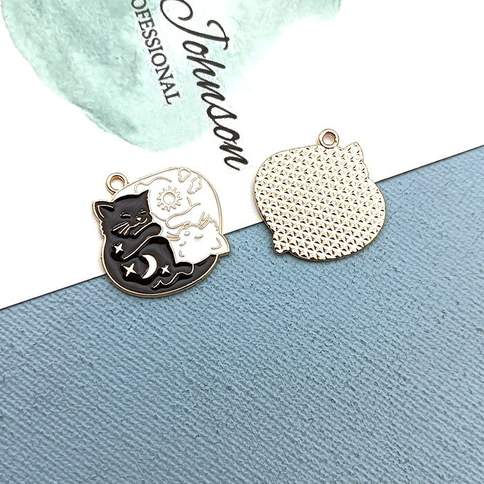 ★素材：金属★サイズ：写真参照★色：写真参照【重要なお知らせ】 ※当店のパーツ製品は全て海外仕入製品となります。必ずご納得の上ご購入下さいますようお願い致します。 ※輸入品の為傷や色ムラがあるものもございます。低価格での販売の為、気になる方はトラブル防止の為購入をお控え下さいますよう、宜しくお願い致します。 (商品について) ・モニター環境、撮影条件により実際の色と違って見えることがあります。 ・海外製品は日本製の物と比べ、細かな傷や色むら、欠け、バリ等がある場合がございます。全ての商品は当店にて検品しておりますが、 Made in Japanような品質をお求めの方は、ご購入の際ご注意くださいますようお願い致します。 上記内容を必ずご確認の上ご購入いただきますよう宜しくお願い致します。上記内容ご理解せずにての返品・返金のご依頼はお受けできませんので、ご了承ください。