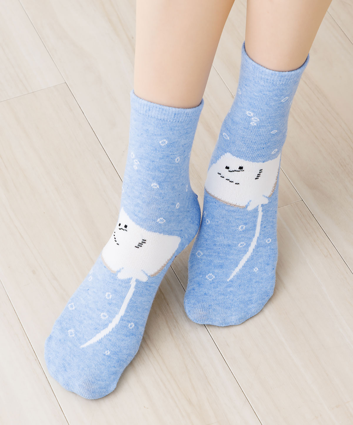 うみのいきもの ヒョウモンオトメエイ クルーソックス ブルー 23-25cm レディース 靴下 STREAM as-ans064