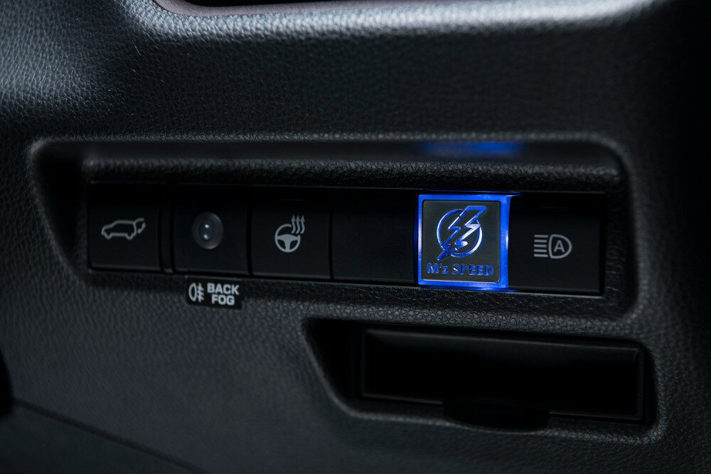 ステンレスインジケーター 正方形タイプ 汎用品 ランクル300 80系ハリアー 50系RAV4 ライズ 150系ランクルプラド 50系プリウス トヨタ車用 セキュリティ【エムズスピード M'z SPEED mzspeed】