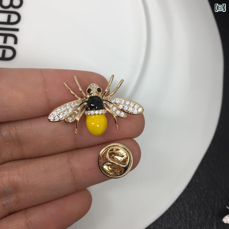 ブローチ ハイエンド レディース ファッション アクセサリー 卒業式 入学式 リトル ビー コサージュ ブローチ ピン ライン ストーン