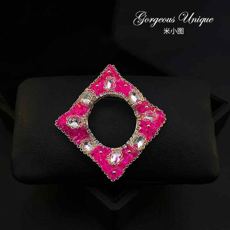 ブローチ おしゃれ レディース 卒業式 入学式 セレモニー 正方形 幾何学的 ハイエンド チェスト コサー..