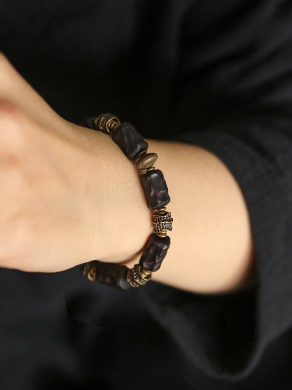 ブレスレット メンズ レディース 大人 黒壇 真鍮 木製 ビーズ ゴム紐 伸びる 手首 普段使い 槌目 アクセサリー 小物 ペア カップル 夫婦 お揃い レトロ エスニック おしゃれ シンプル カジュアル 腕輪 バングル プレゼント 手作り 中国