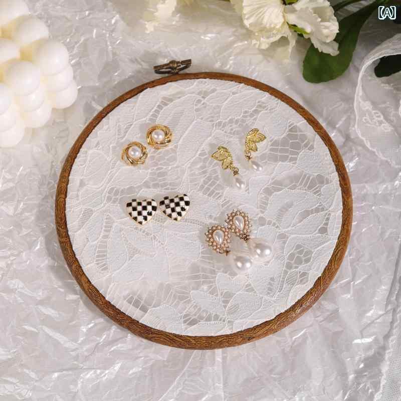 アクセサリー トレイ 木材 刺繍 ディスプレイ ラック イヤリング レース シンプル おしゃれ ネックレス インテリア 写真 撮影 小物置き 台座