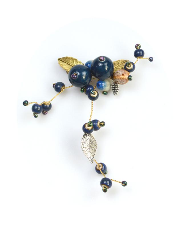 ブローチ おしゃれ レディース 卒業式 入学式 セレモニー ピン サンザシ 果樹 林 ロリータ 小さい さわやか セラミック ギフト