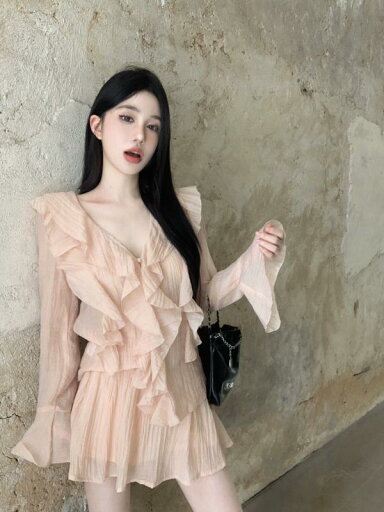 レディース Vネック フリル 長袖 シフォンシャツ トップス セット 2024 春 スカート ショート スカート 2点セット フリルシフォン シアー感 洗練 レディース Vネック フリル 長袖 シフォンシャツ トップス セット 2024 春 スカート ショート スカート 2点セット フリルシフォン シアー感 洗練
