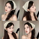ヘアバンド スカーフ 三角巾 女性用 春夏 秋冬 海辺 髪飾り アクセサリー ウール 韓国 編み物 装飾 レジャー 旅行 お出かけ トライアングル かわいい 花 ハート柄 ベージュ 赤 グレー