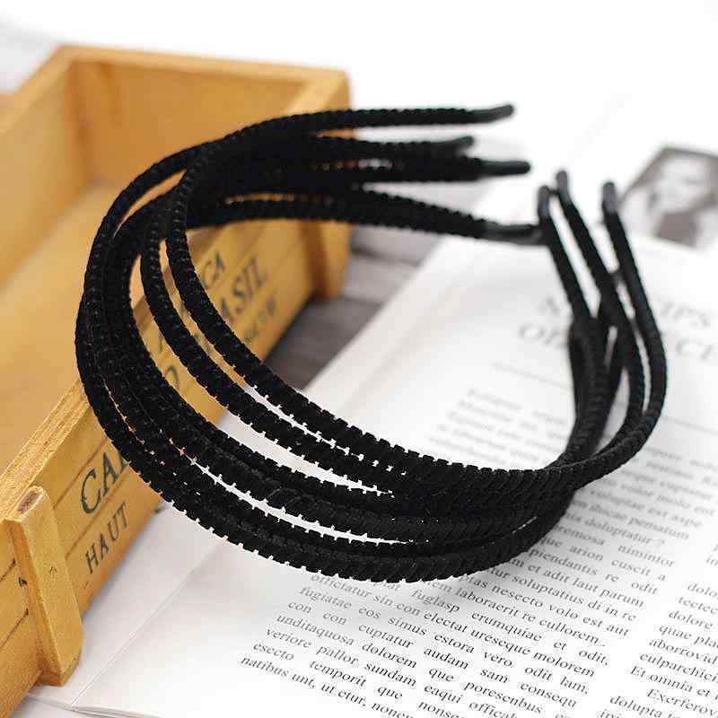 カチューシャ ヘアバンド 髪飾り アクセサリー diy ハンドメイド 手作り 素材 パーツ 土台 金属 コーデュロイ 滑り止め 細い 直接着用可能 韓国 黒