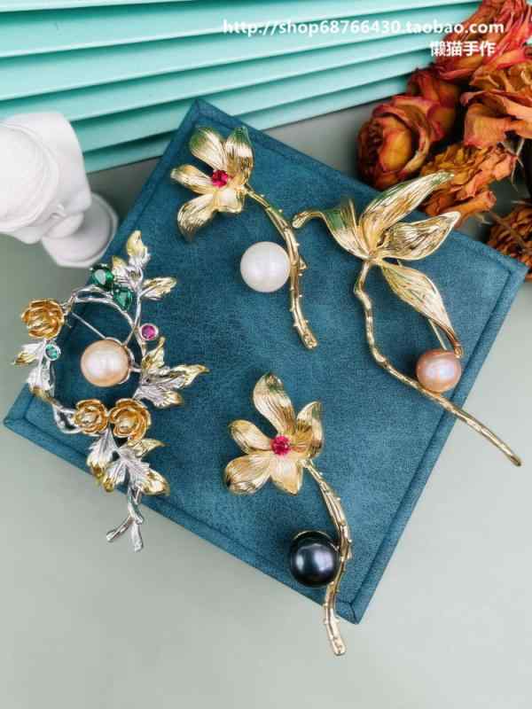 ブローチ おしゃれ 卒業式 入学式 セレモニー レディース ハイエンド光 花 咲く 富 パール ゴールデン コサージュ スーツ コート ピン 冬