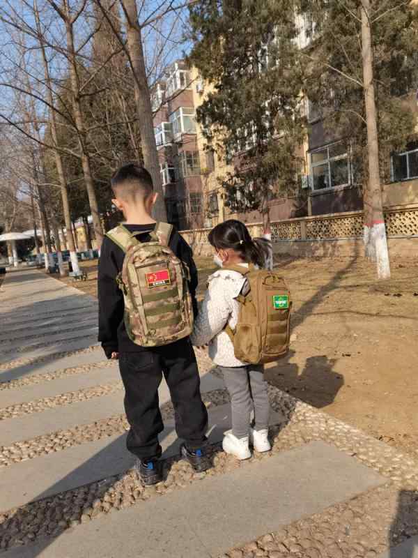 ミニ 子供 バックパック 屋外 旅行 迷彩 登山 バッグ リュックサック ユニセックス ショルダーバック