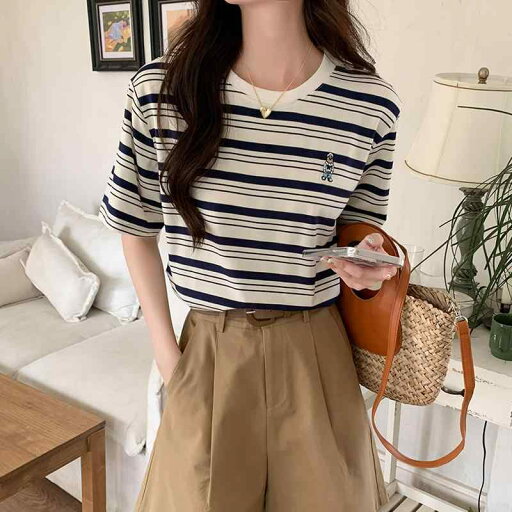 Tシャツ レディース 夏 黒白 ストライプ 半袖 シャツ レトロ 対照的 カラー 刺繍 シック トップス シャツ ラウンドネック Tシャツ レディース 夏 黒白 ストライプ 半袖 シャツ レトロ 対照的 カラー 刺繍 シック トップス シャツ ラウンドネック