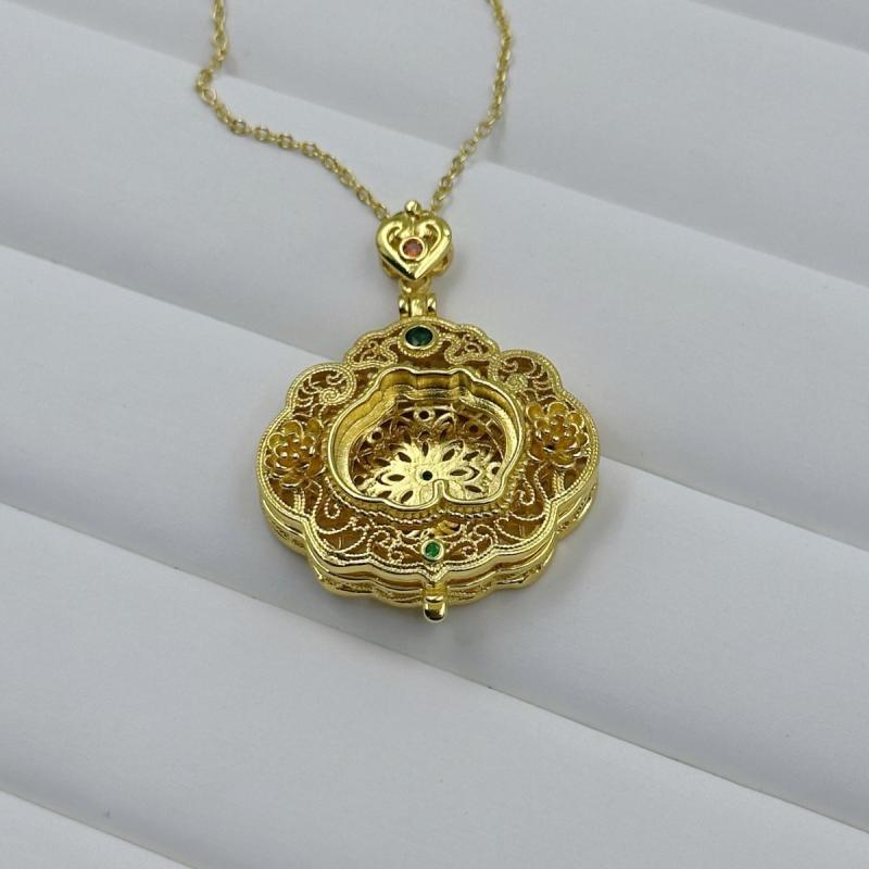 ペンダントトップ 925シルバー K18金メッキ 電気メッキ加工 開閉式 空枠 サシェ入れ アロマオイル対応 ..