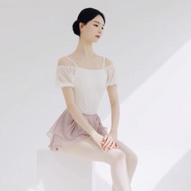 レオタード レディース 大人用 赤 パフスリーブ バレエ 中国舞 体操 練習着 発表会 レッスン フィットネスウェア ナイロン 伸縮性 芸術系受験