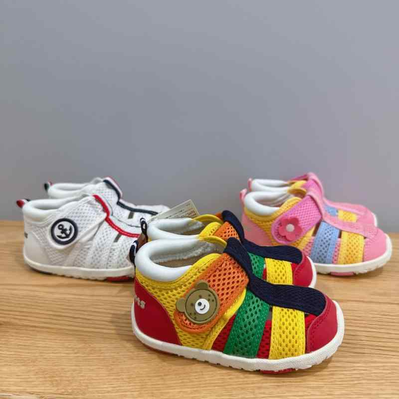 サンダル キッズ ベビー 速乾 水陸両用 ビーチ スポーツ マジックテープ ゴム底 滑り止め 軽量 布地 白 ピンク マルチカラー 男女兼用 子供用 男の子 女の子 春夏 水遊び