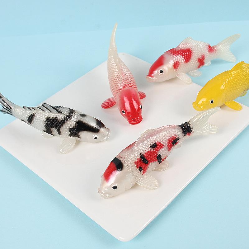 キーホルダー PVC製 ソフトラバー リアルな 錦鯉 金魚 マスコット ミニチュア 立体キーチャーム バッグチャーム 選べるカラー 魚モチーフ 個性的 アクセサリー(x5)