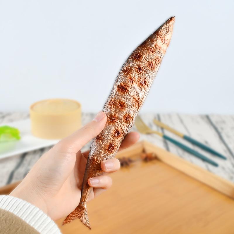 食品サンプル リアル 秋刀魚の塩焼き フェイクフード 魚模型 撮影用 動画 SNS インスタ映え ディスプレイ オブジェ 置物 PVC製 ユニーク おもしろ雑貨...