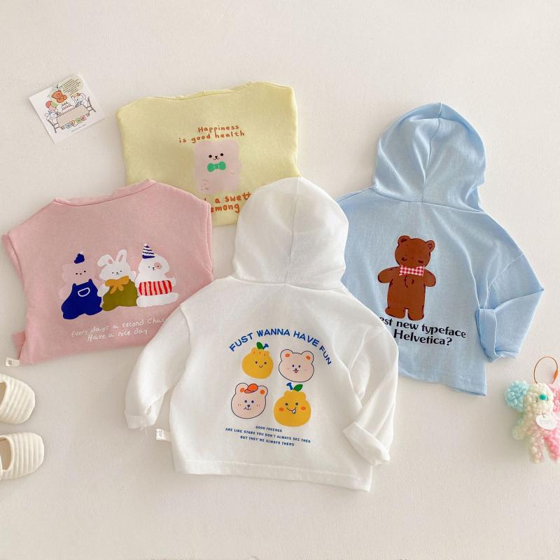 ・カテゴリ: キッズアウター・性別: ユニセックス・対象: 3〜8歳（100〜140cm）・スタイル: 韓国風・主な素材: ポリエステル74%・ネックライン: クルーネック・袖丈: 長袖・フード: 付き・柄: 無地・厚さ: 薄手・着丈: ショート丈・開閉タイプ: ジッパー・デザイン要素: トレンド・安全基準: Aクラス・カラー展開: ホワイト、ピンク、イエロー、ブルー・サイズ展開: 73cm、80cm、90cm、100cm、110cm、120cm