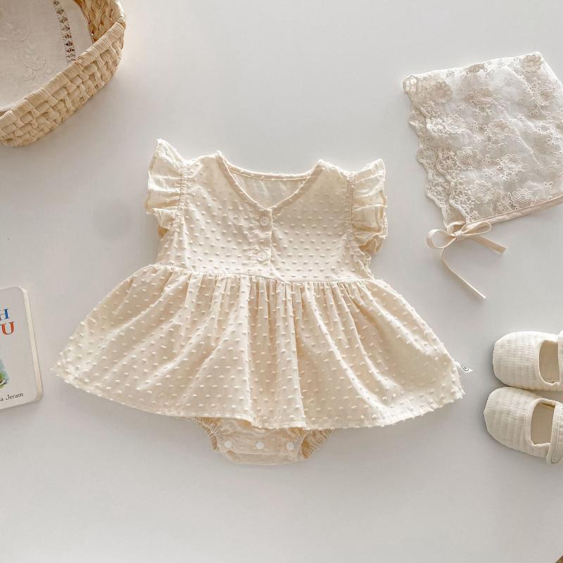 ・カテゴリ: ロンパース、カバーオール・対象年齢: 新生児 (0〜1歳、身長80cm以下)・性別: 女児・袖丈: ノースリーブ・厚さ: 薄手・主な素材: 綿98%・開閉タイプ: プルオーバー・スタイル: 韓国風・デザイン: 三角ロンパース・カラー: 米色・サイズ展開: 66cm、73cm、80cm、90cm