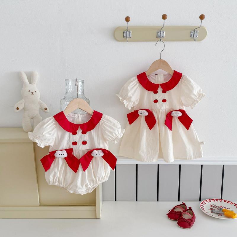 ・カテゴリ: ロンパース・スタイル: 韓国風・デザイン: 三角タイプ・主な素材: 綿98%・対象年齢: 新生児（0〜1歳）・性別: 女の子向け・袖丈: 半袖・厚さ: 薄手・開閉タイプ: プルオーバー・カラー展開: 杏色・サイズ展開: 66cm, 73cm, 80cm, 90cm, 100cm, 110cm, 120cm