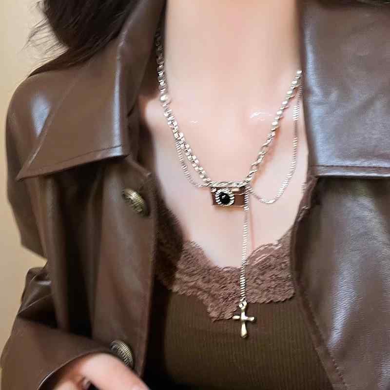 ネックレス レディース レトロブラウン カメラ タッセル パール セーターチェーン 重ね付け アクセサリー 合金製 電気メッキ加工 デザイン性の高い 日韓風