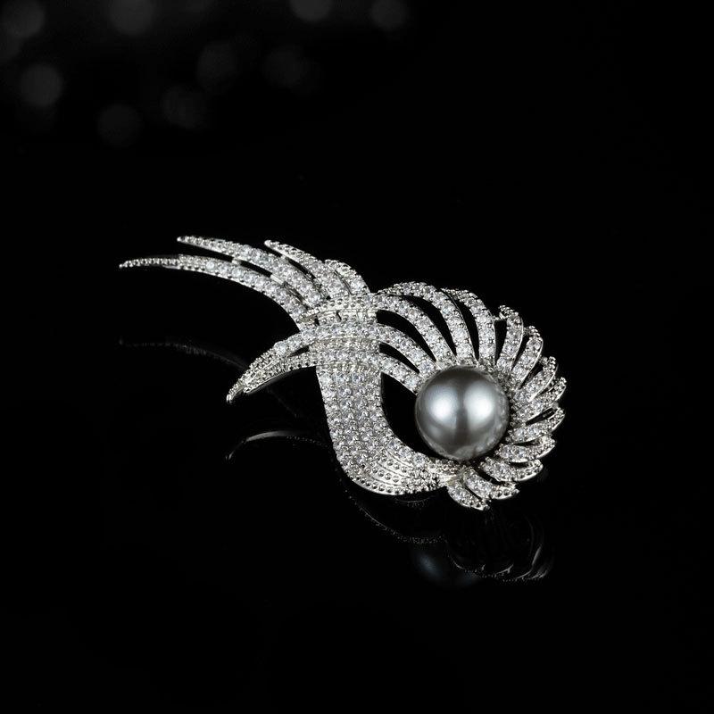 ブローチ レディース 天使の羽 パール フェザー 高級感 豪華 スーツ コート ジャケット オフィスカジュアル 通勤用 銅製 マイクロパヴェ 自然モチーフ