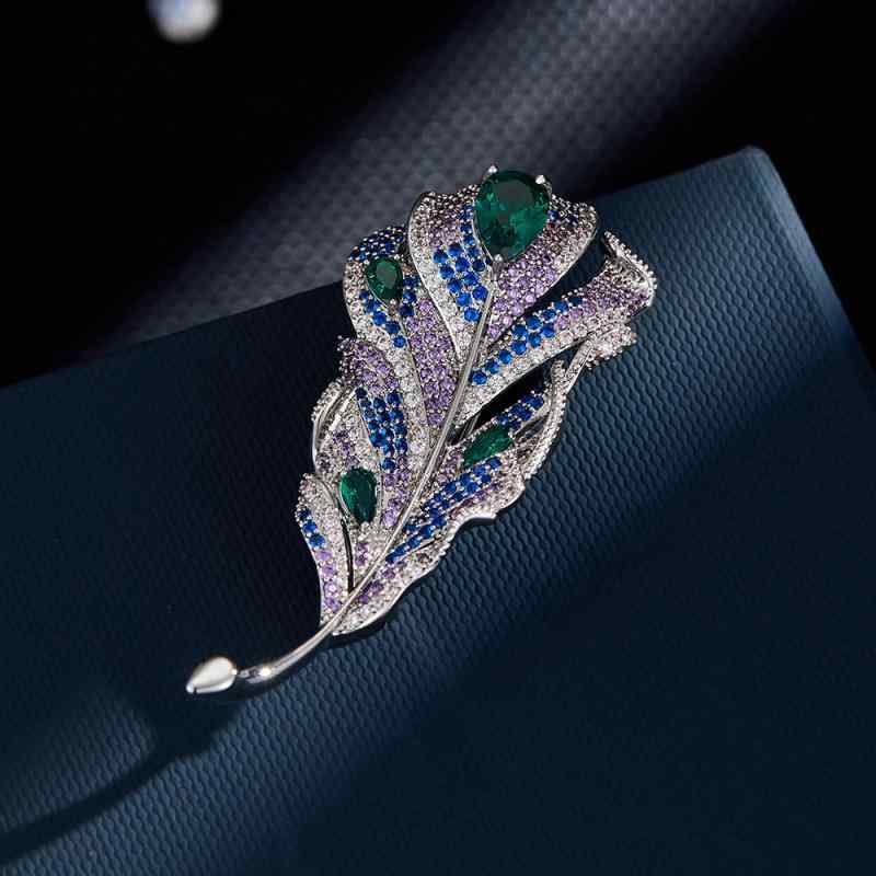 ブローチ レディース マイクロインレイ フルジルコニア ブルーフェザー 青い羽根 上品 高級感 個性的 フォーマル カジュアル パーティー 結婚式 入学式 卒業...