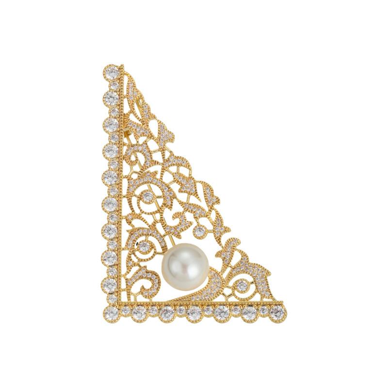 ブローチ レディース フレンチレトロ ヴィンテージ レース 透かし彫り 銅製 マイクロパヴェ 個性的 軽奢デザイン 幾何学モチーフ トライアングル 上品 華やか エレガント アクセサリー