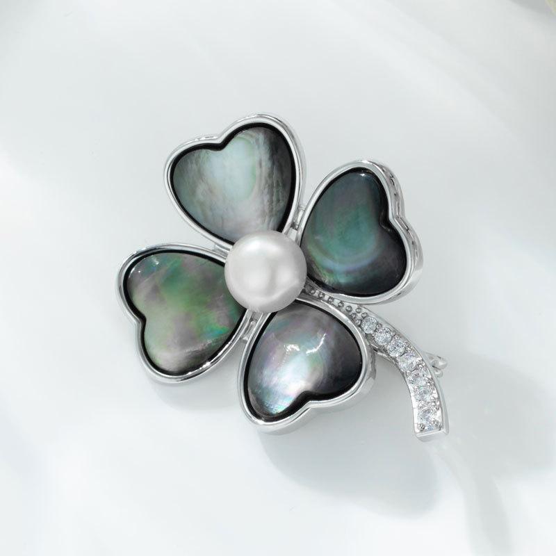 ブローチ レディース 天然貝殻 淡水パール 幸運 四つ葉 クローバー 高級感 上品 葉っぱ シンプル 銅製 電気メッキ加工 ファッション 通勤 カジュアル 春夏