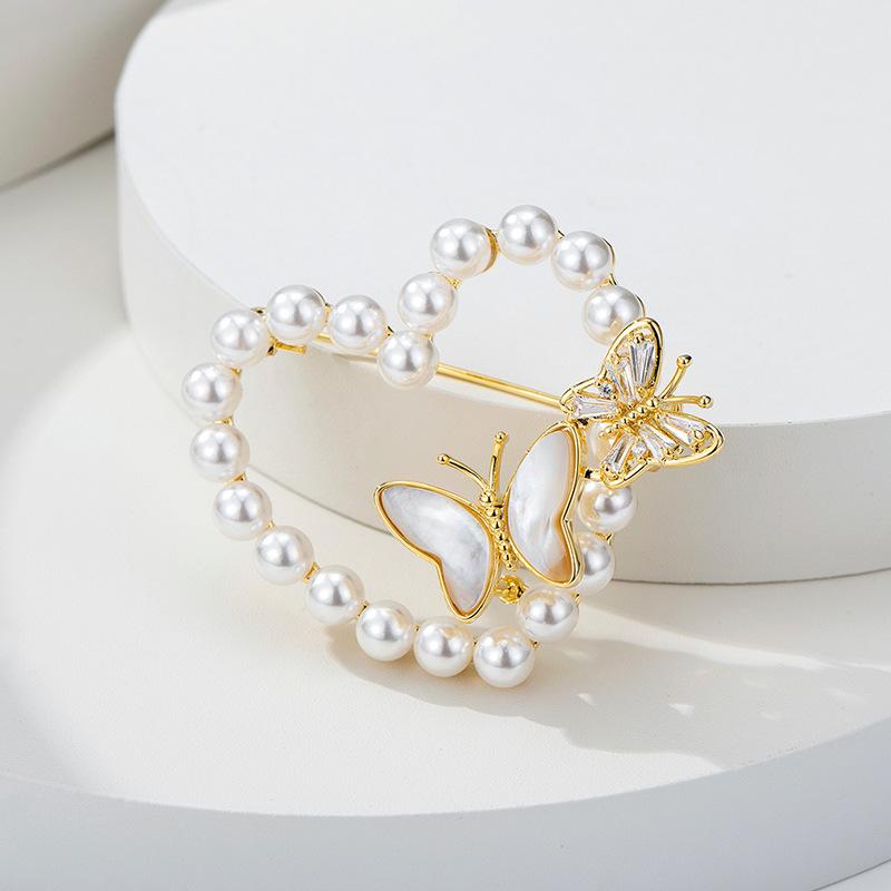 ブローチ レディース ハート シェル 蝶 パール 上品 エレガント 多用途 銅製 通勤 オフィス ジャケット コート 卒園式 入園式 結婚式 プレゼント