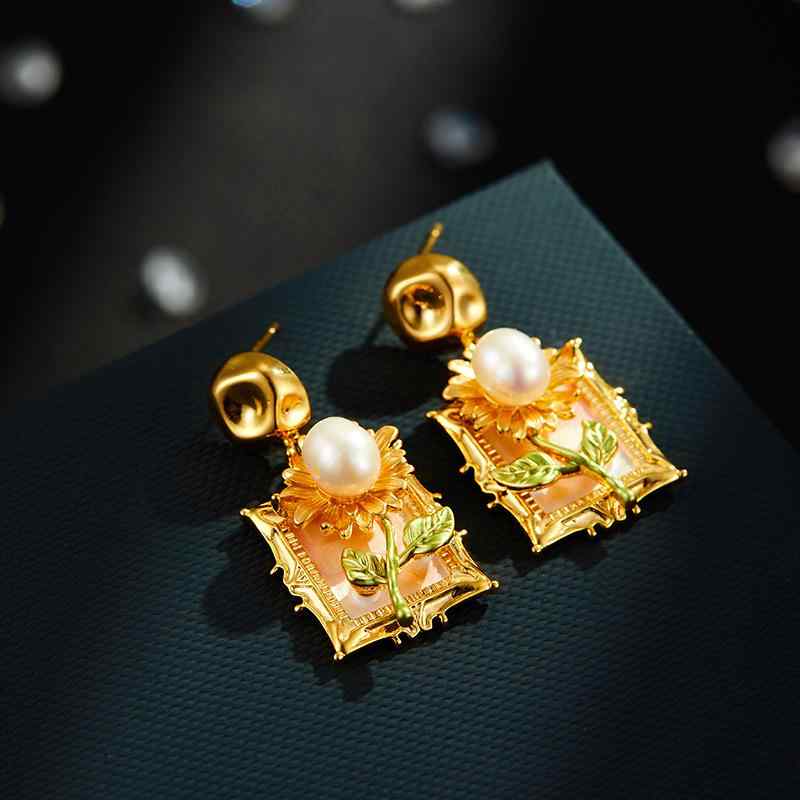 ピアス レディース フレンチレトロ 油絵風 ひまわり 高級感 エナメル 滴油加工 S925ポスト 揺れる 花モ..